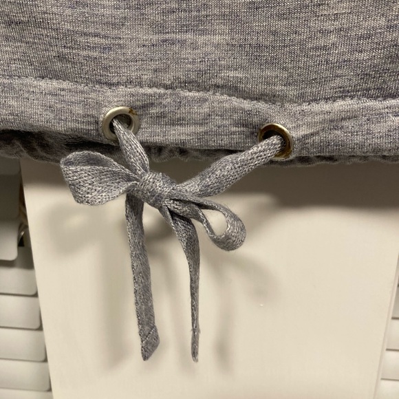 Eliane Rose Gray Short Sleeve Top, Drawstring Waist, Size Large - Picture 5 of 10